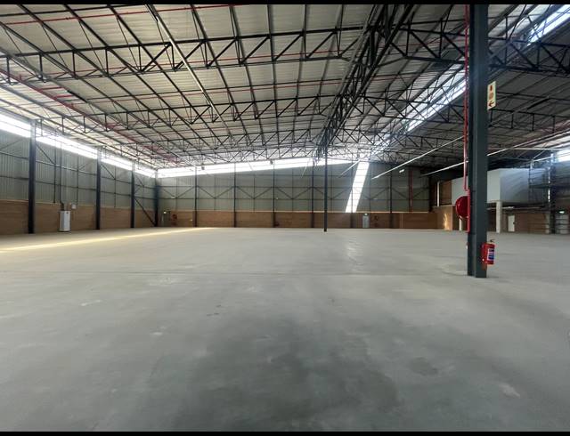 1,910M² WAREHOUSE TO LET IN AIRPORT PARK